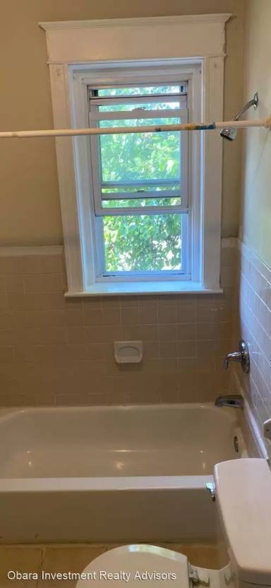 Main picture of 5660 W Berks St