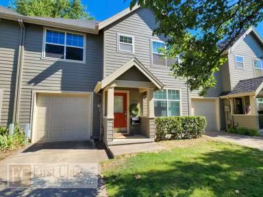 Main picture of 6731 NE Oregon St