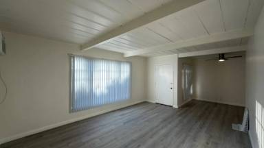 Main picture of 1120 E Villa St