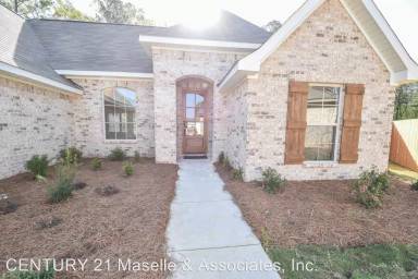 Main picture of 1008 Silver Cir