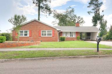 Main picture of 822 W Woodlawn Ave