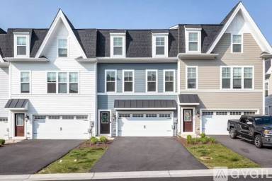 Main picture of 3192 Marion Sq