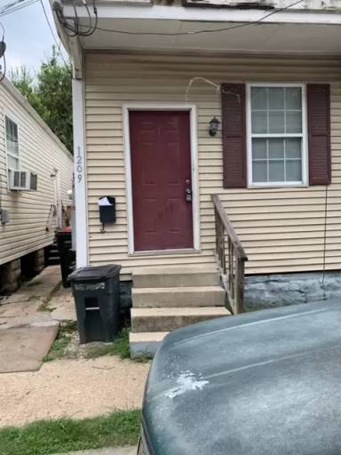 Main picture of 1209 S Clark St