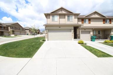 Main picture of 1775 E Whitetail Way