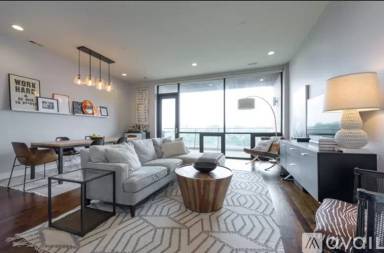 Main picture of 2503 N Milwaukee Ave