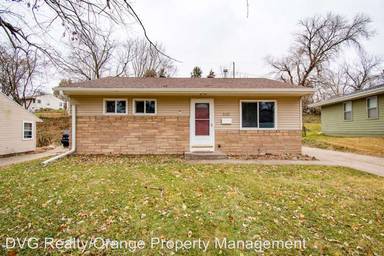 Main picture of 3222 S 40th St