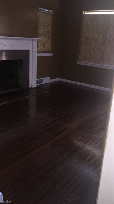 Main picture of 1892 E Outer Dr