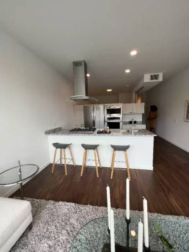 Main picture of 3476 N Broadway St