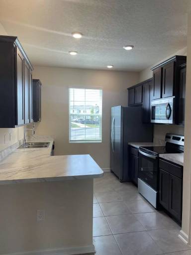 Main picture of 4056 Oak Mill Rd