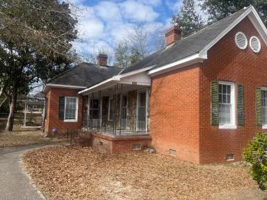 Main picture of 647 Rennie St