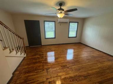 Main picture of 233 Shelly St