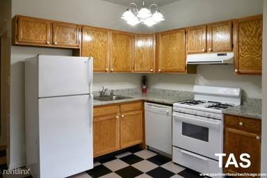 Main picture of 2808 N Halsted St