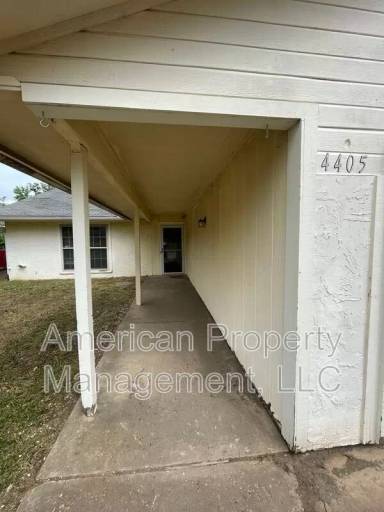 Main picture of 4405 S Gum Ave