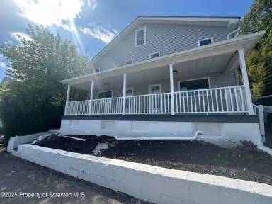 Main picture of 635-637 Lee St