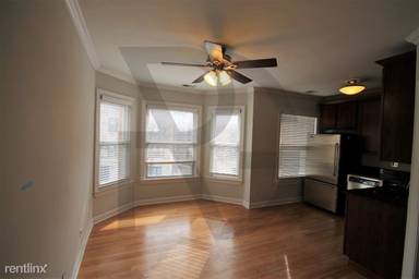 Main picture of 628-34 W Roscoe St
