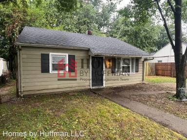 Main picture of 2015 Herbert Ave