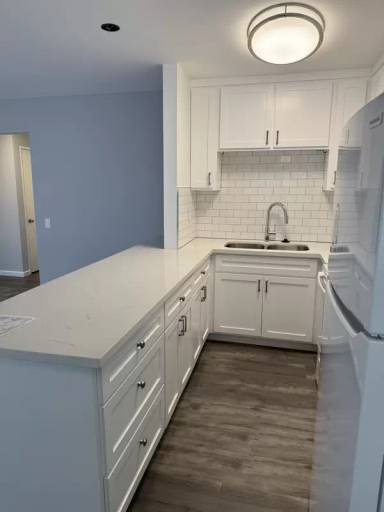 Main picture of 966 W 11th St