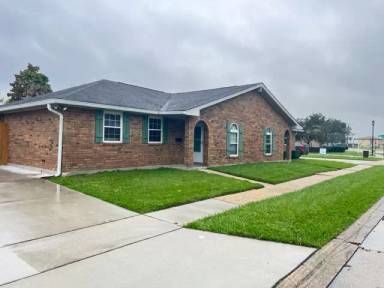 Main picture of 700 Deerfield Rd