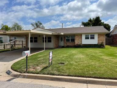 Main picture of 1805 Janeen St