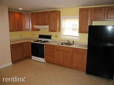 Main picture of 213 Cedar St