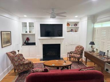 Main picture of 421 Spring St