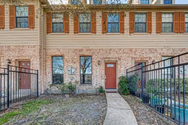 Main picture of 9104 Lakes At 610 Dr