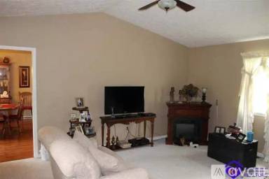 Main picture of 402 E 7th St
