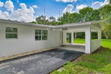 Main picture of 3350 E Riverside Dr