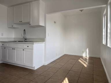 Main picture of 10705 S Figueroa St