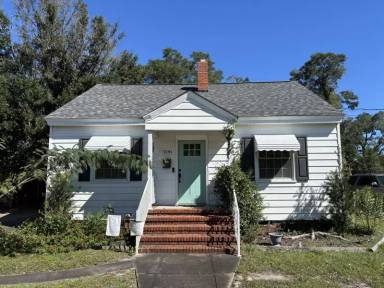 Main picture of 2141 Van Buren St