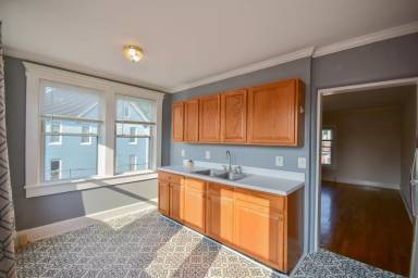 Main picture of 501 W King St