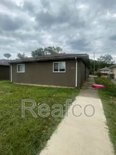 Main picture of 2452 Hiawatha St