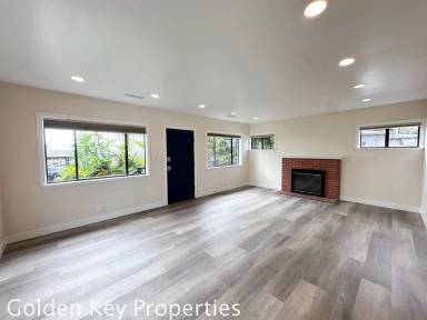 Main picture of 218 S Tremont St