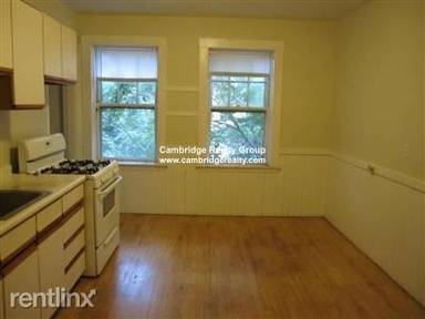Main picture of 14 Centre St
