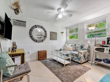 Main picture of 5215 Calle de Costa Rica