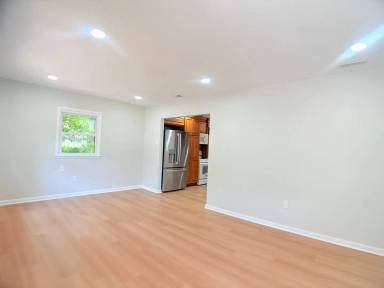 Main picture of 315 Roland St