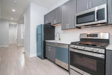 Main picture of 2808 W Oxford St