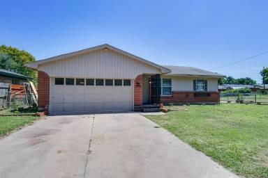 Main picture of 1400 McDonald Dr