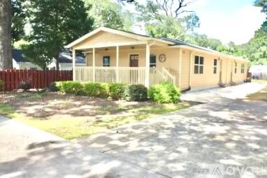 Main picture of 1385 Elizabeth Ln