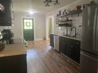 Main picture of 1472 Hollywood Hwy