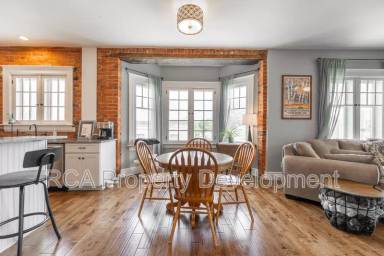 Main picture of 2154 N Delaware St