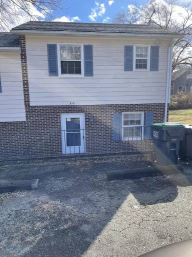 Main picture of 810 Saint Clair Ave