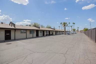 Main picture of 1915 N 26th Pl