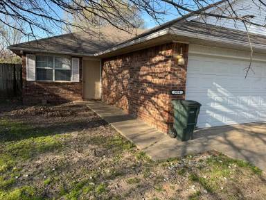 Main picture of 732 N Daisy Ln