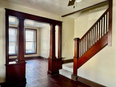 Main picture of 24 E Park St
