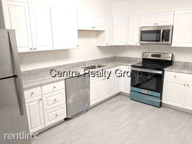 Main picture of 17 Hammond Pond Pkwy