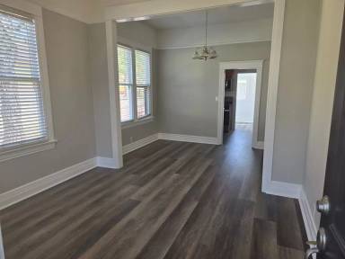 Main picture of 128 S Melrose St