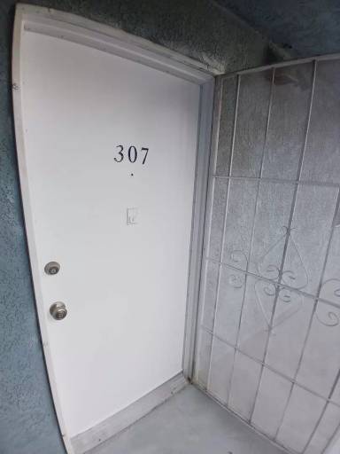 Main picture of 955 E 3rd St