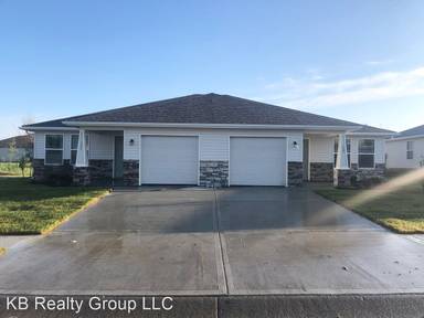 Main picture of 104 SE Little Garden Ln