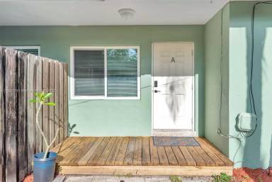 Main picture of 1050 SW 30th St